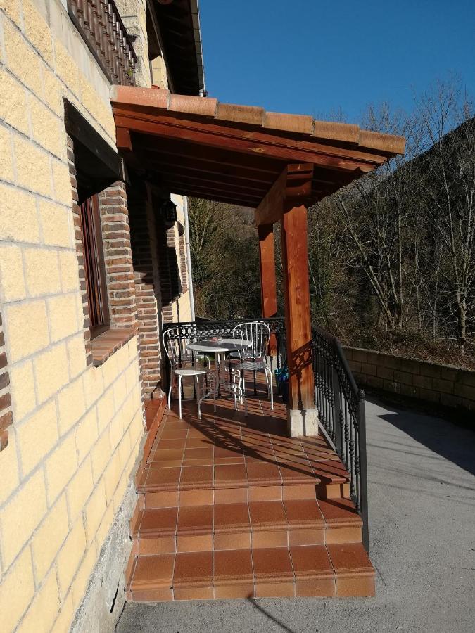 Apartamentos El Ardinal Arenas De Cabrales Exterior foto